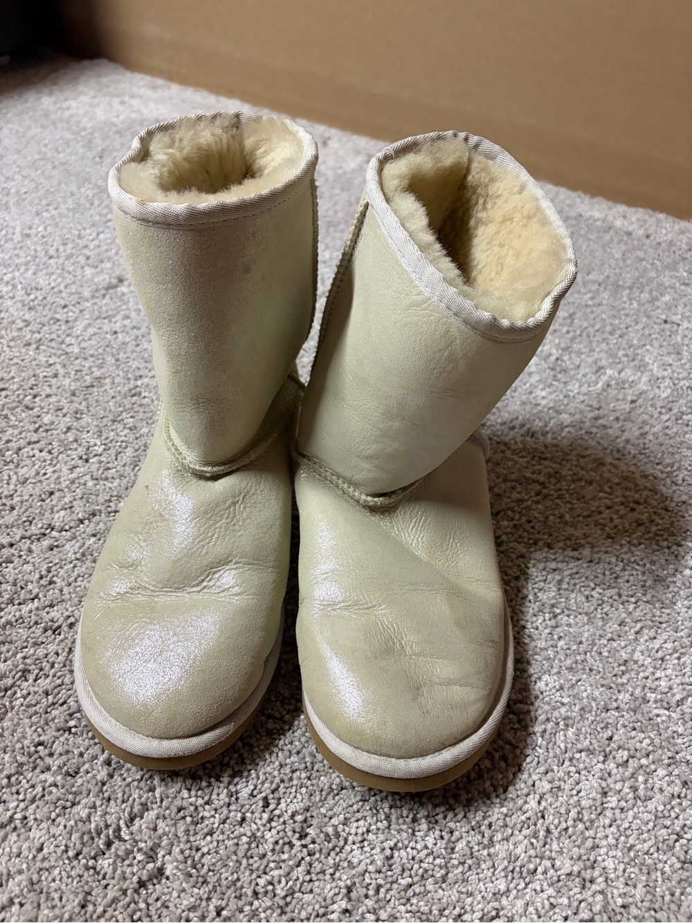 UGG Kids Cream Sheepskin Pull-On Boots